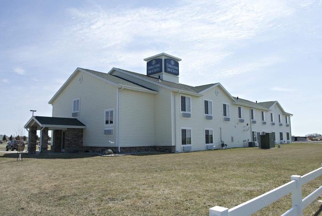 Cobblestone Inn & Suites - Langdon Exteriör bild