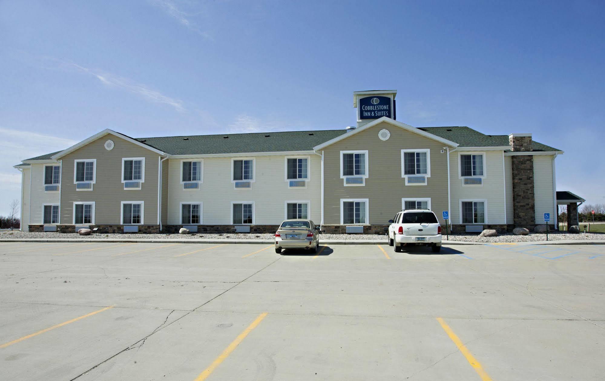 Cobblestone Inn & Suites - Langdon Exteriör bild